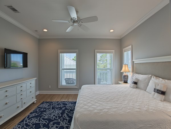 Six Bedroom Vacation Home Sleeps 16 with Private Pool