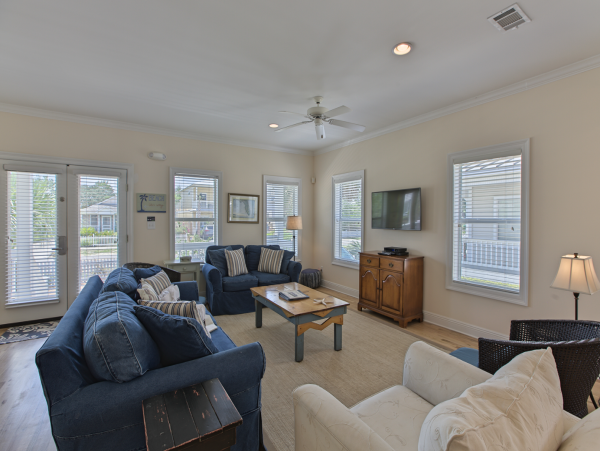 Six Bedroom Vacation Home Sleeps 16 with Private Pool