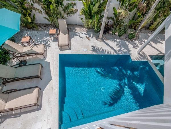Four Bedroom Vacation Home Sleeps 10 Guests Close to Beach