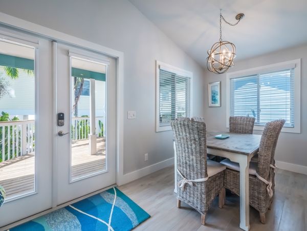 Four Bedroom Vacation Home Sleeps 10 Guests Close to Beach