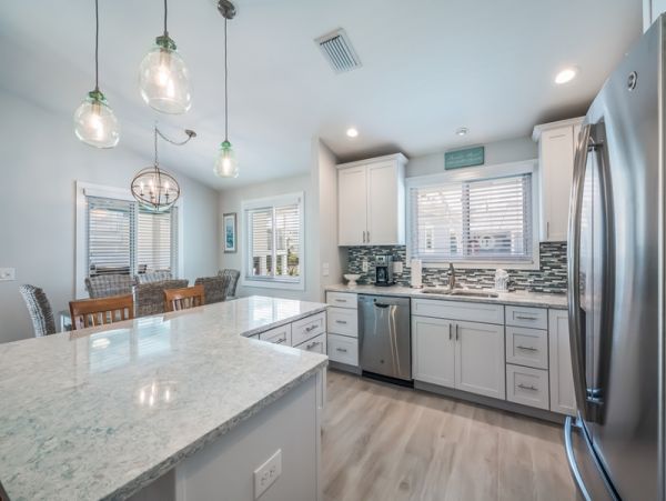 Four Bedroom Vacation Home Sleeps 10 Guests Close to Beach