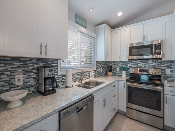 Four Bedroom Vacation Home Sleeps 10 Guests Close to Beach