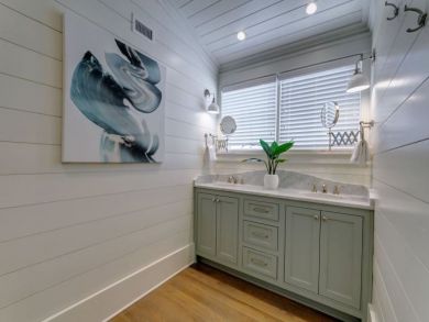 Dual Vanity