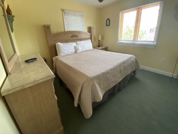 Three Bedroom Condo in Siesta Key Short Walk to the Beach