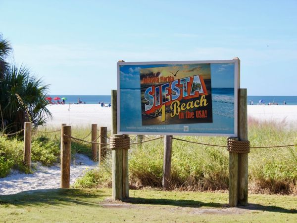 Three Bedroom Condo in Siesta Key Short Walk to the Beach