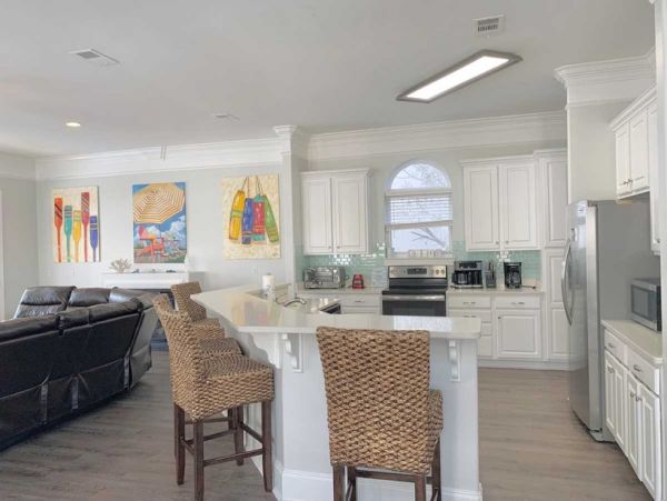 Luxury Destin Estate 100 yards to Beach Main Carriage House