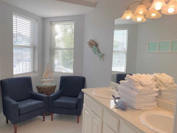 Luxury Destin Estate 100 yards to Beach Main Carriage House