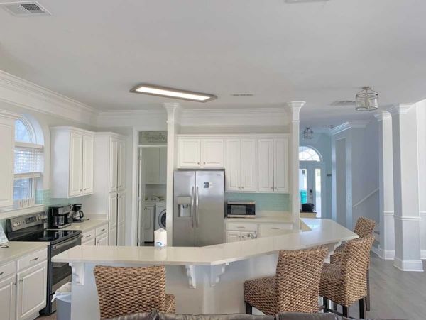 Luxury Destin Estate 100 yards to Beach Main Carriage House