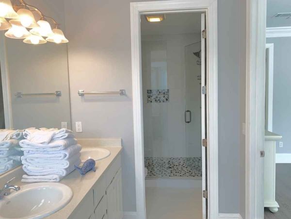 Luxury Destin Estate 100 yards to Beach Main Carriage House