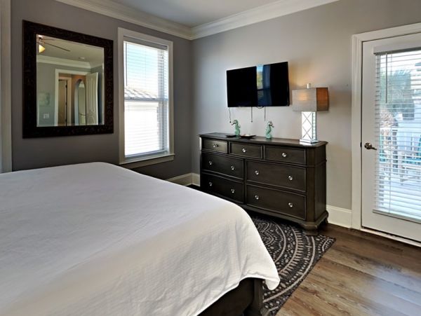 Luxury Destin Estate 100 yards to Beach Main Carriage House