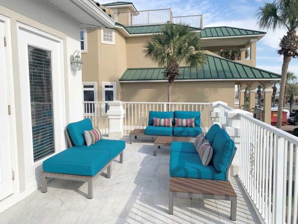 Luxury Destin Estate 100 yards to Beach Main Carriage House