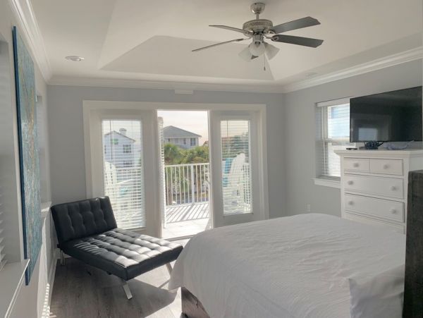 Luxury Destin Estate 100 yards to Beach Main Carriage House