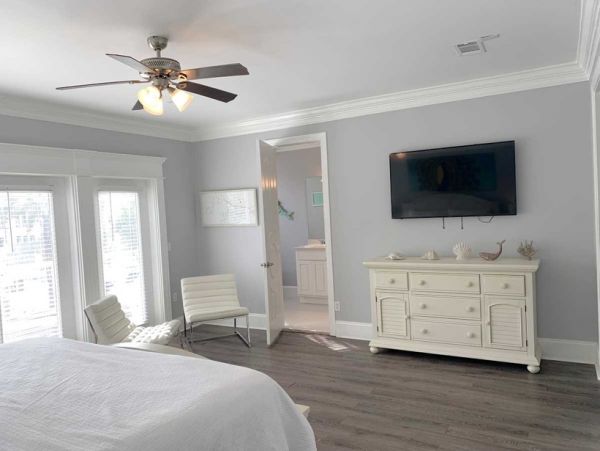 Luxury Destin Estate 100 yards to Beach Main Carriage House