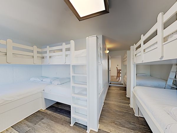 Luxury Destin Estate 100 yards to Beach Main Carriage House