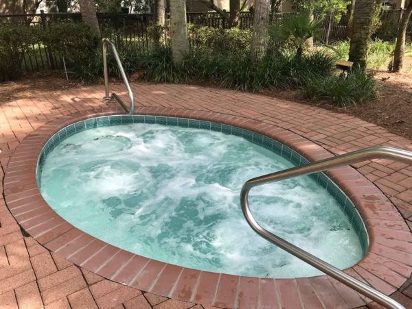Luxury Destin Estate 100 yards to Beach Main Carriage House