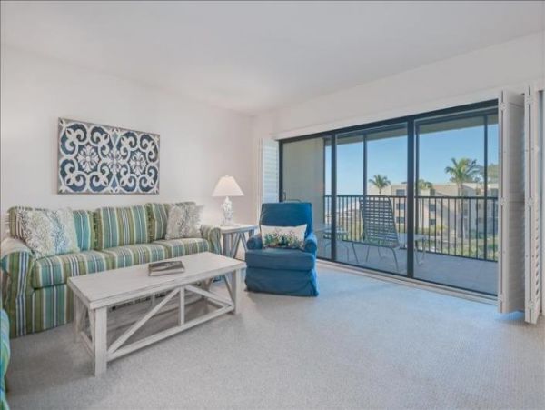 Beach Condo with Two Bedrooms and Sleeps 6 Guests