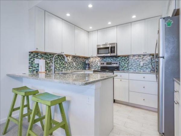 Beach Condo with Two Bedrooms and Sleeps 6 Guests