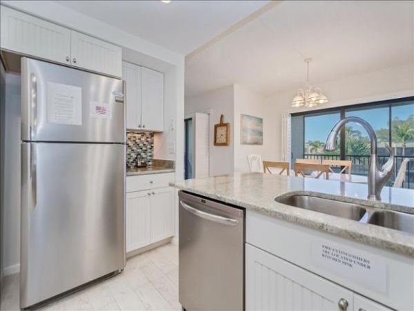 Beach Condo with Two Bedrooms and Sleeps 6 Guests