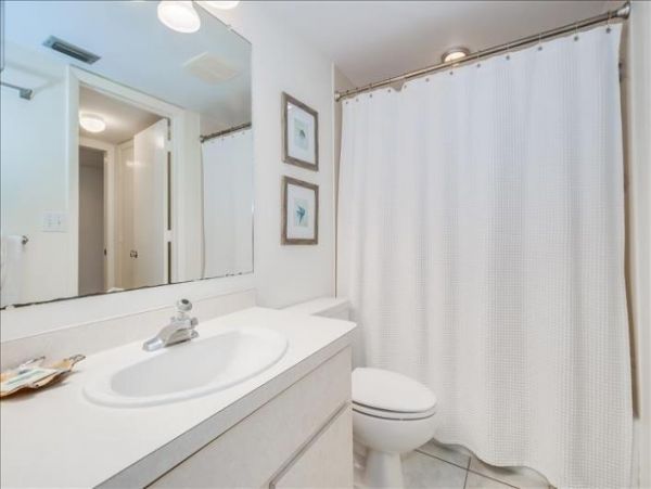 Beach Condo with Two Bedrooms and Sleeps 6 Guests