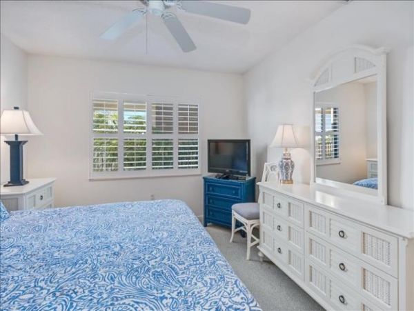 Beach Condo with Two Bedrooms and Sleeps 6 Guests