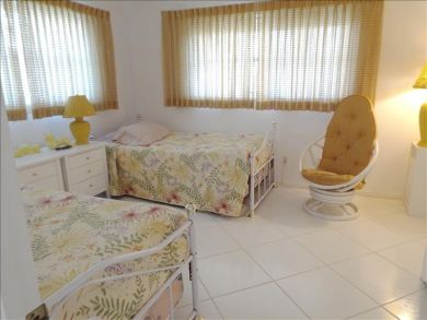 Guest Bedroom - Twin Beds