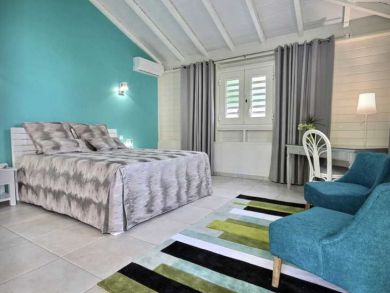 Bedroom - Queen bed