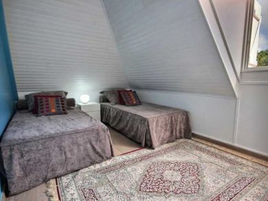 Bedroom -Twin beds