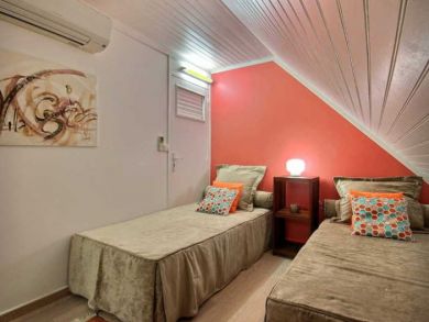 Bedroom -Twin beds