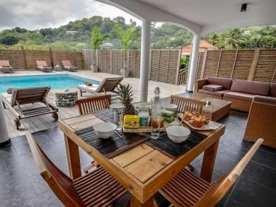 Outdoor Living & Dining Area