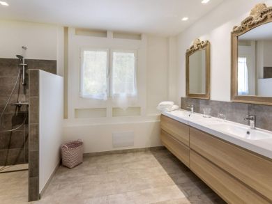 Bathroom with Walk-in Shower