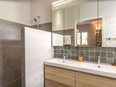 Bathroom with Walk-in Shower