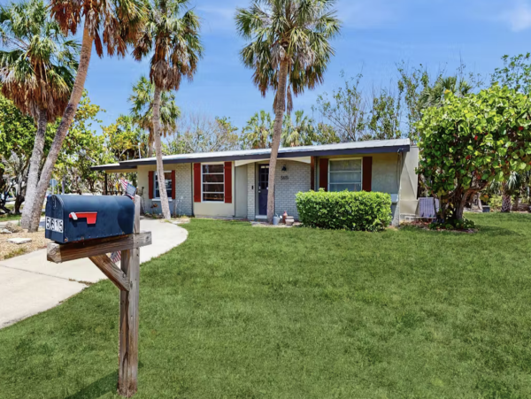 Value Two Bedroom One Bathroom Vacation Home Sleeps SIx