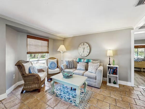 Value Two Bedroom One Bathroom Vacation Home Sleeps SIx