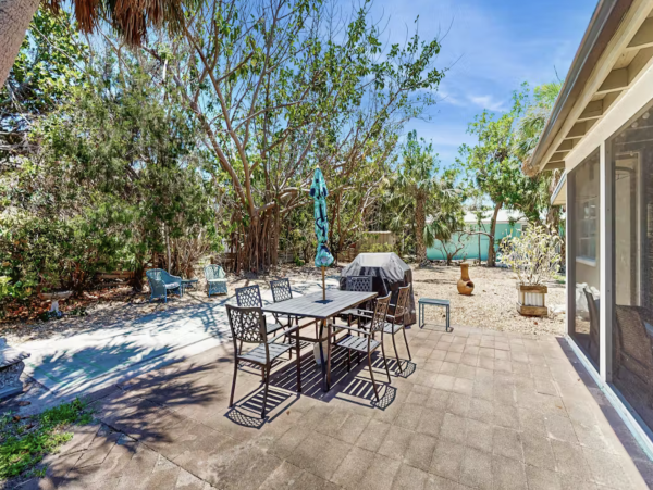 Value Two Bedroom One Bathroom Vacation Home Sleeps SIx