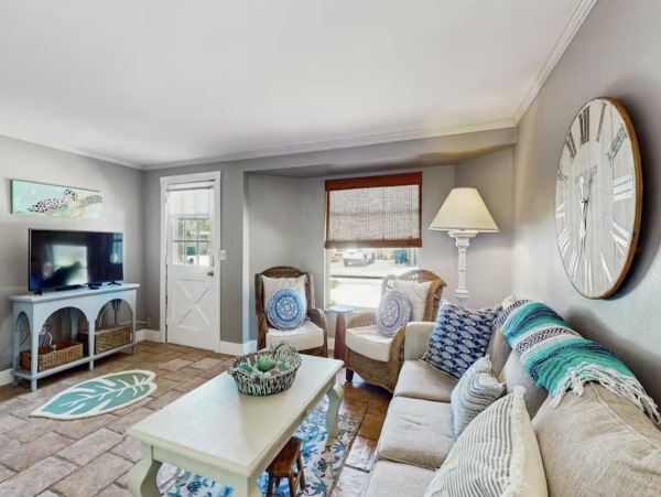 Value Two Bedroom One Bathroom Vacation Home Sleeps SIx
