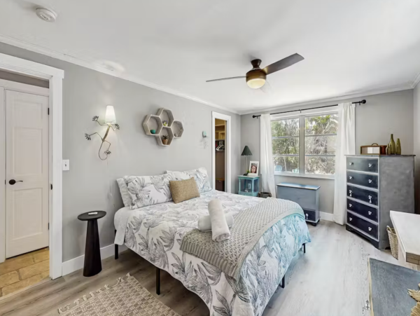 Value Two Bedroom One Bathroom Vacation Home Sleeps SIx