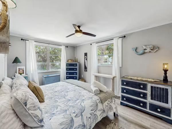 Value Two Bedroom One Bathroom Vacation Home Sleeps SIx