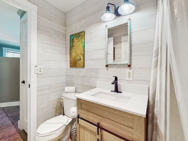Value Two Bedroom One Bathroom Vacation Home Sleeps SIx
