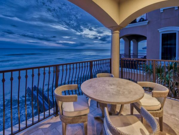 Four Bedroom Luxury Vacation Home in Destin Full Gulf Views