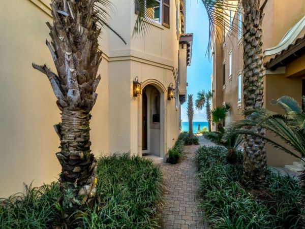 Four Bedroom Luxury Vacation Home in Destin Full Gulf Views