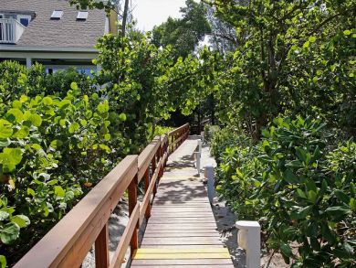 Three Bedroom Vacation Home Sleeps 8 Short Walk to Beach