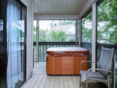 Three Bedroom Vacation Home Sleeps 8 Short Walk to Beach