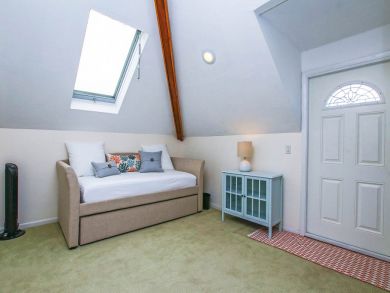 Three Bedroom Vacation Home Sleeps 8 Short Walk to Beach