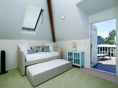Three Bedroom Vacation Home Sleeps 8 Short Walk to Beach