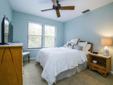Three Bedroom Vacation Home Sleeps 8 Short Walk to Beach