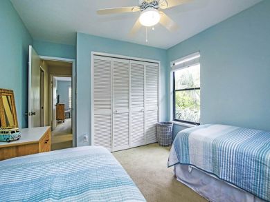 Three Bedroom Vacation Home Sleeps 8 Short Walk to Beach