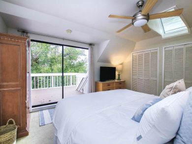 Three Bedroom Vacation Home Sleeps 8 Short Walk to Beach