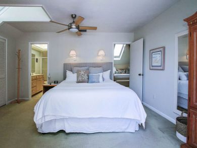 Three Bedroom Vacation Home Sleeps 8 Short Walk to Beach