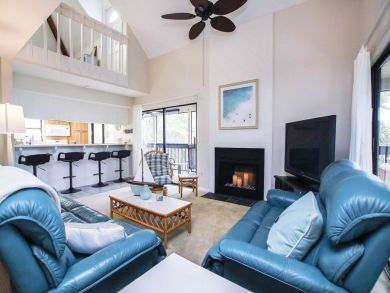 Three Bedroom Vacation Home Sleeps 8 Short Walk to Beach