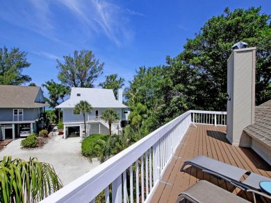 Three Bedroom Vacation Home Sleeps 8 Short Walk to Beach